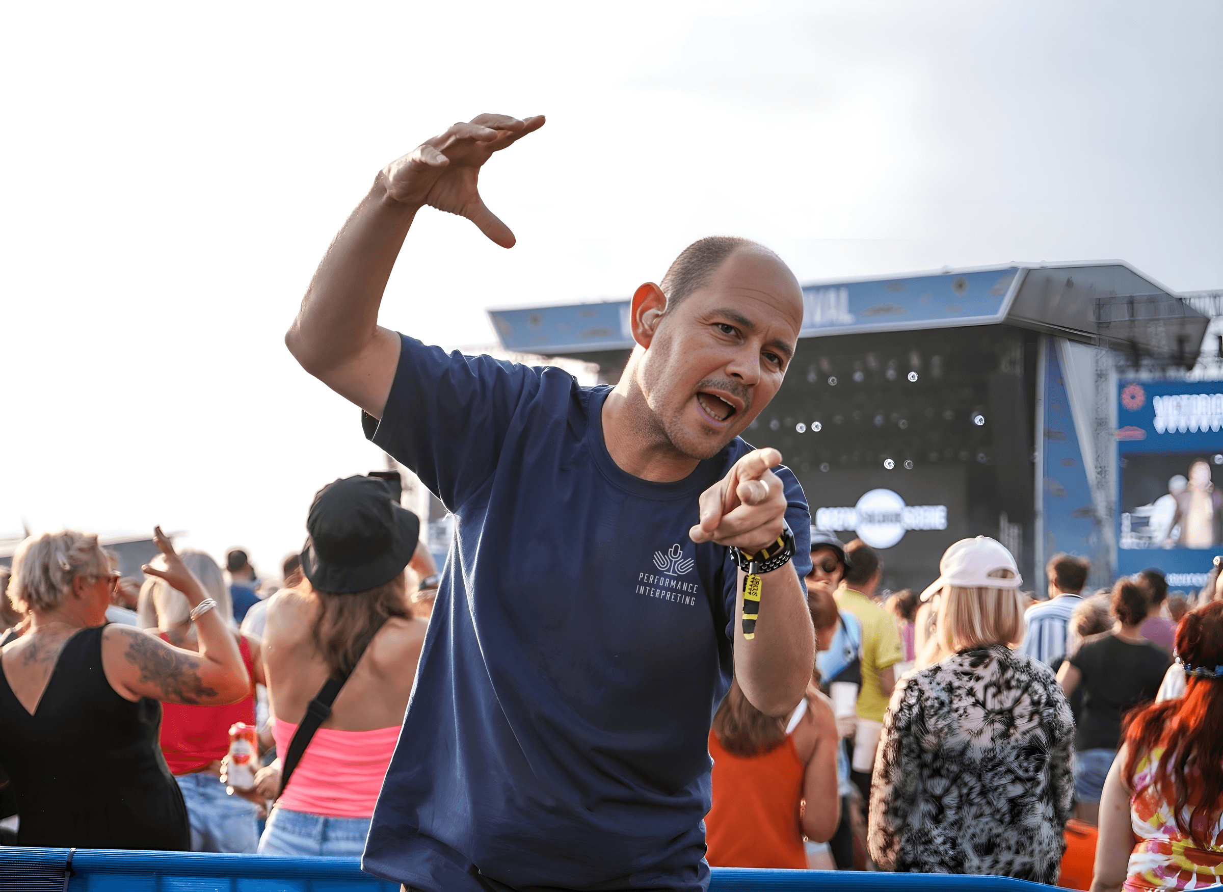 BSL interpreter at a festivals event